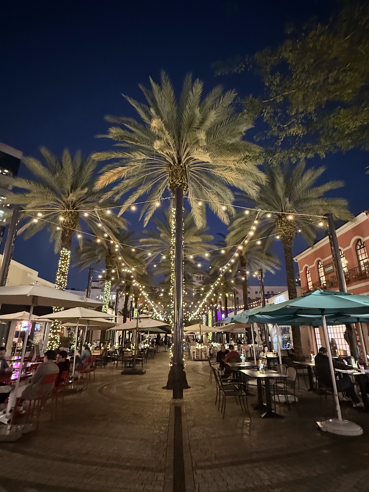 Giralda Live - Coral Gables